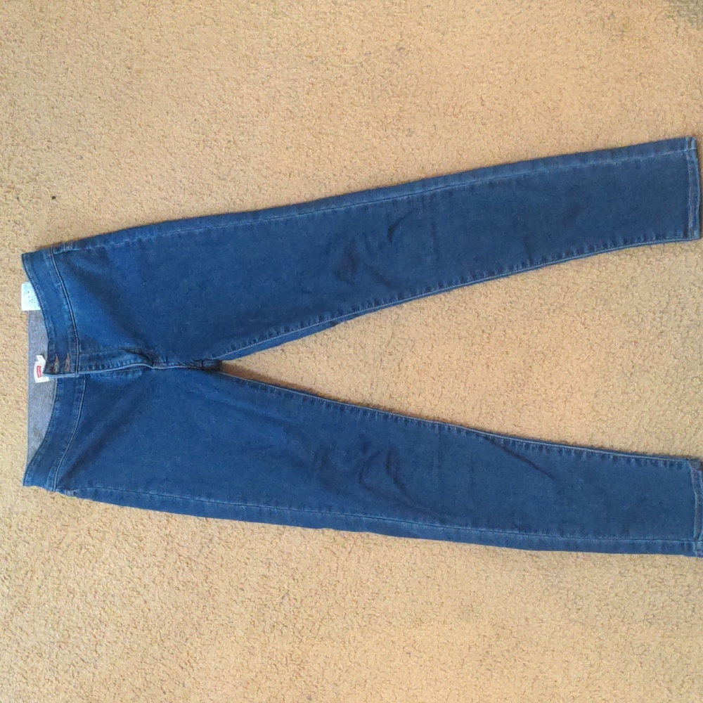 Levi's size 28 Super Skinny jeggings